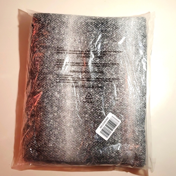 NWT TORRID RUANA - PONCHO - GRAY WHITE OMBRE - MACHINE WASHABLE - ONE SIZE - Picture 8 of 10